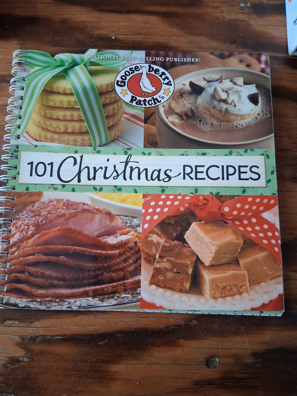 Vintage 101 Christmas Recipes Cookbook - Green & Red Cover